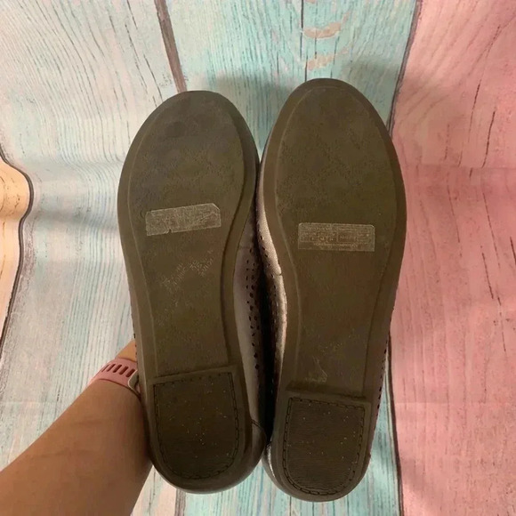 Metallic gray Vionic ballet flats size 7 - Picture 4 of 10